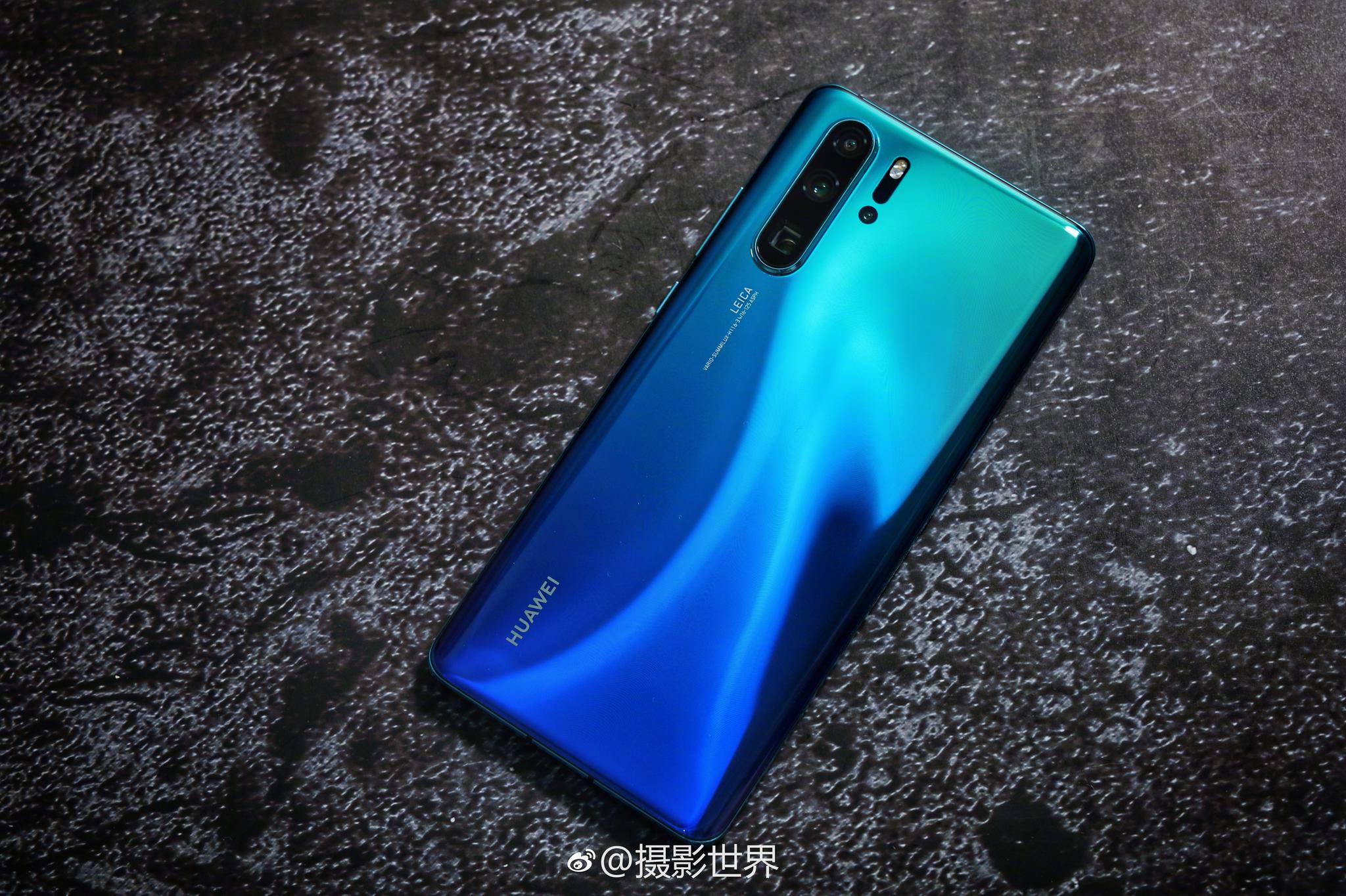华为p30pro桌面,华为p30壁纸pro 华为p30pro桌面插件怎么设置…… 按住桌面空白处~桌面小工具,把