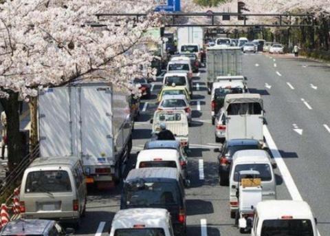 年薪是我们四倍的日本人，为啥却钟爱“面包车”网友值得借鉴