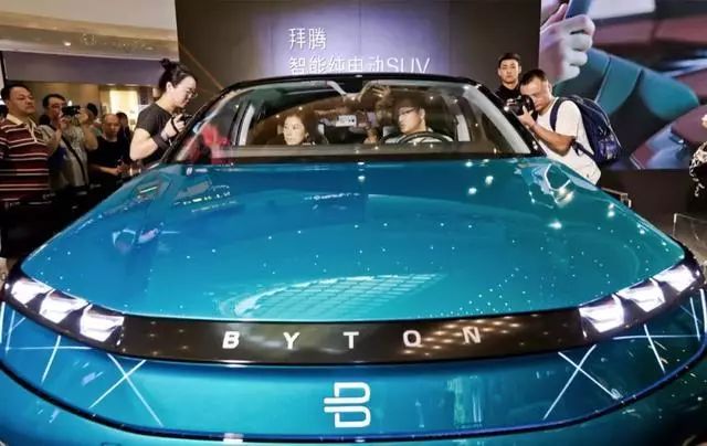 49寸超大超长中控屏,你还能找出比它更大的车吗?