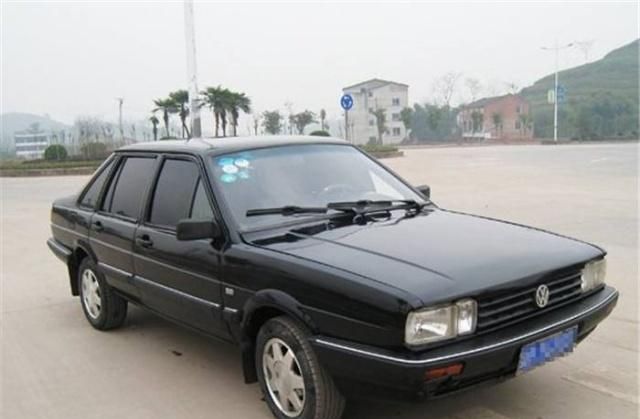 花三千块入手03年二手桑塔纳,车主:发动机