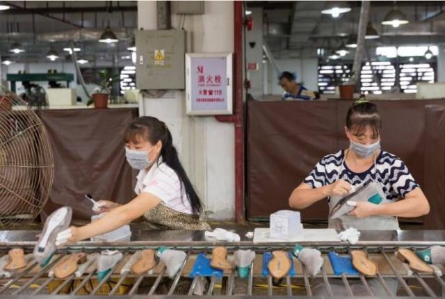 这种鞋子在国内多得烂大街,在欧洲却能卖到断货,具有中国特色