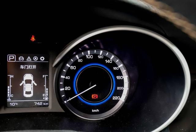 良心家用车,6.49万,油耗6.8L,谁还要朗逸