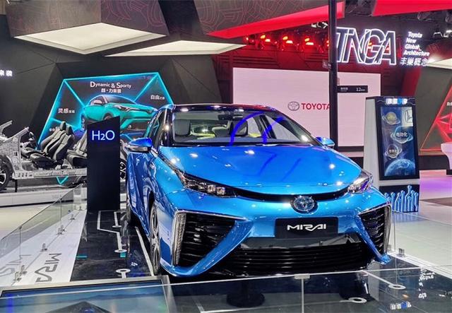 这车厉害了！不加油不充电，充氢3分钟续航480KM，售价26.5万！