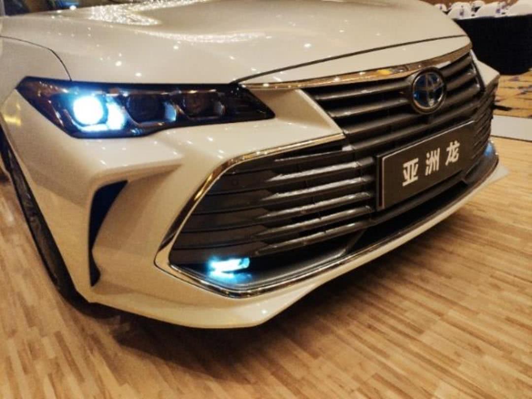 试驾丰田亚洲龙,操控稳如牛,这价格农村人也能来一辆