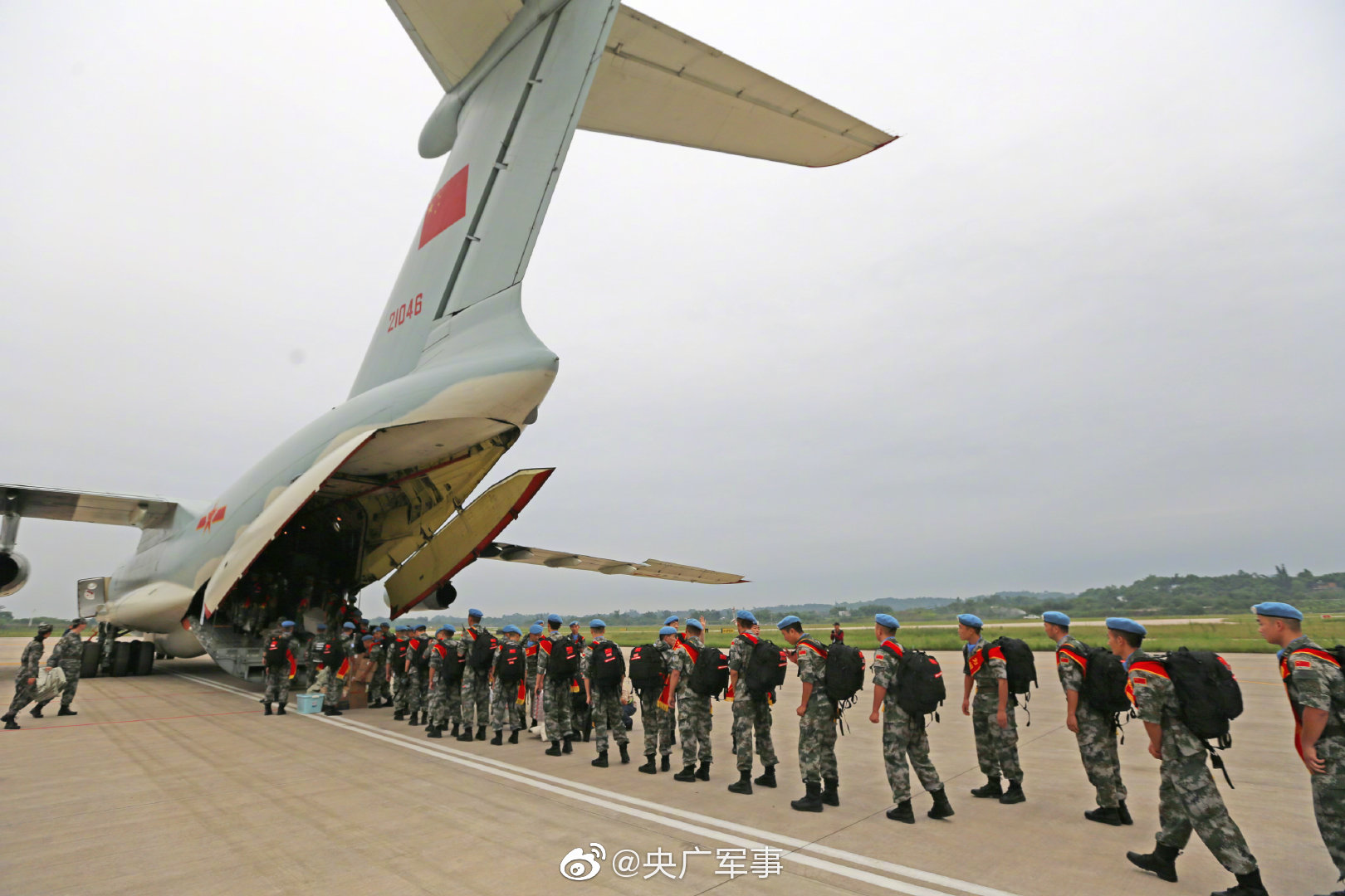 中国驻刚果（金）维和部队被授予“和平荣誉勋章”|刚果（金）|分队|荣誉勋章_新浪新闻