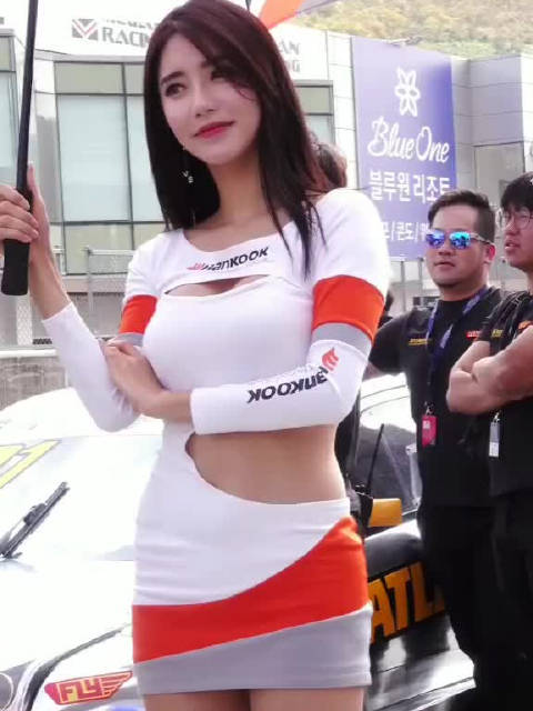 车展小姐姐，爱笑的女生，特别美。