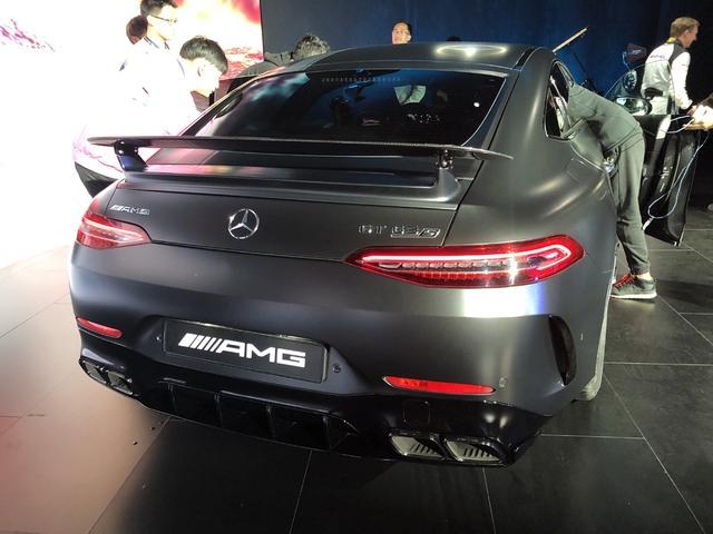 能拉3个妹子去兜风 AMG GT四门版预售100万起