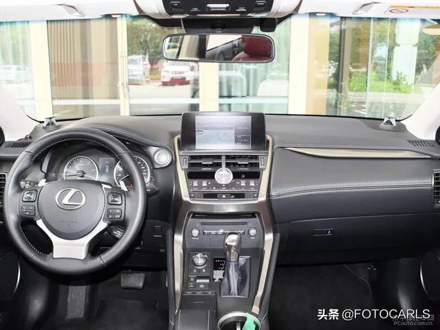 雷克萨斯NX 300锋尚版实拍,内饰有点寒酸,售价39万!