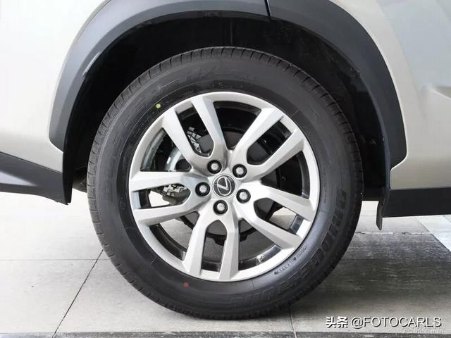 雷克萨斯NX 300锋尚版实拍,内饰有点寒酸,售价39万!