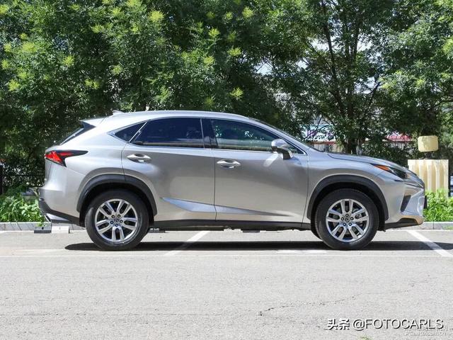 雷克萨斯NX 300锋尚版实拍,内饰有点寒酸,售价39万!