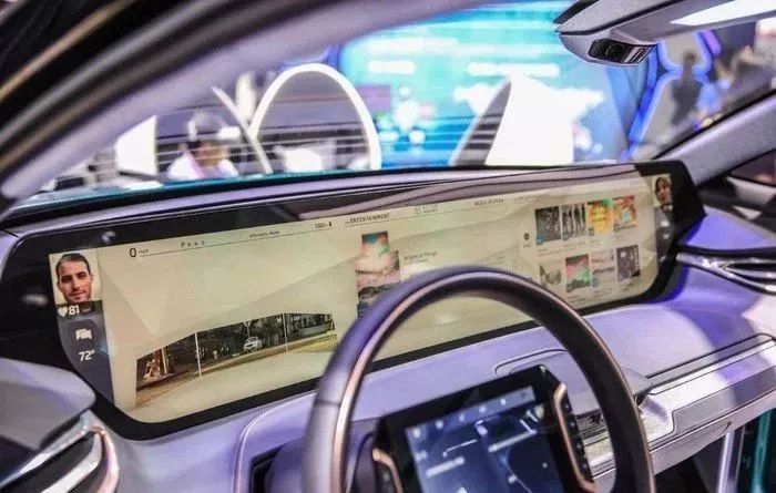 49寸超大超长中控屏,你还能找出比它更大的车吗?