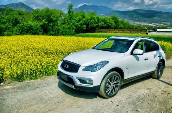 如何选购中型SUV，22万买台没出质保的英菲尼迪QX50值不值？