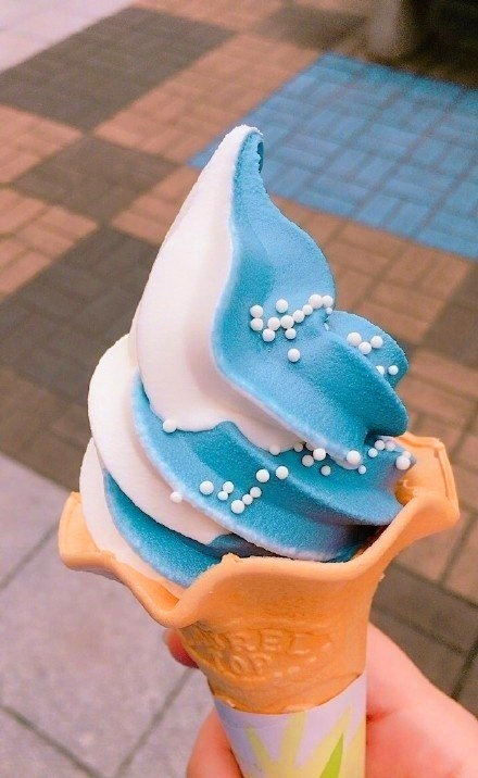 日本大阪的水族馆推出的鲨鱼冰淇淋,海洋的味道