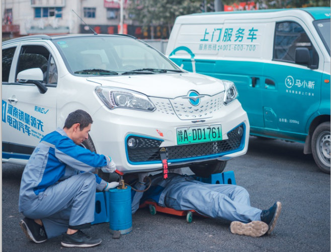 还看啥比亚迪，这小车刚上市，补贴后不到6万，续航352km