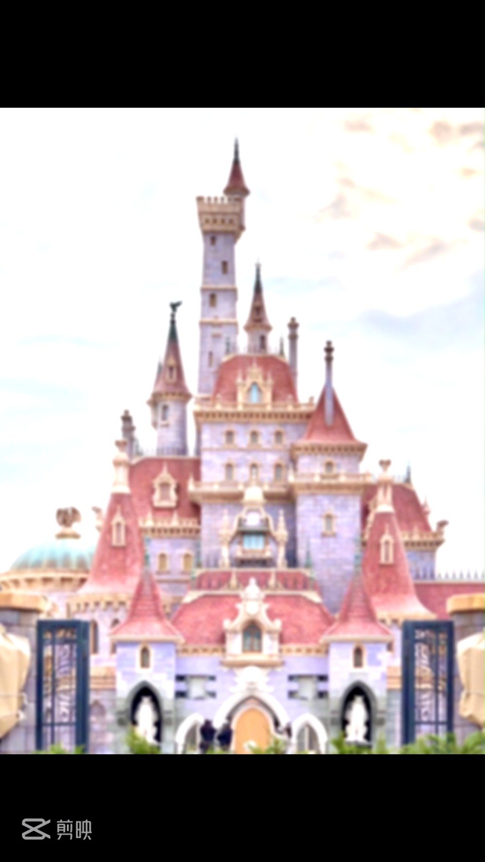 迪士尼的最新城堡已初步完工,梦幻粉嫩的配色,直击俘获少女心