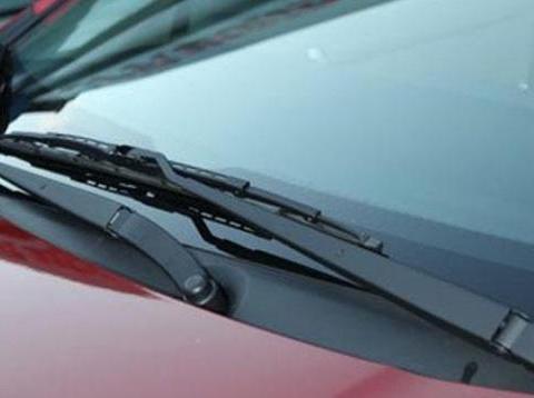 雨刮器总吱吱响还刮不干净？老司机教你一招，不用花大钱就能解决