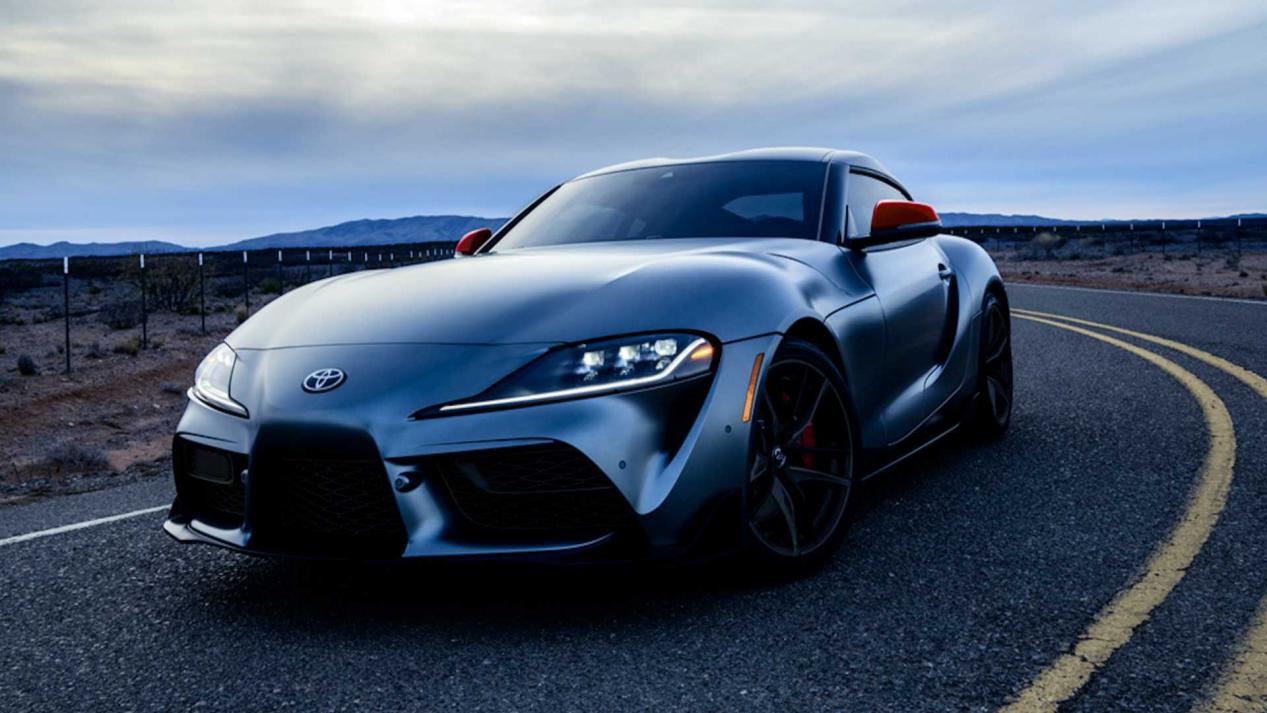 这才是土豪大玩具!丰田首辆量产Supra以1430万卖出，价格翻40倍