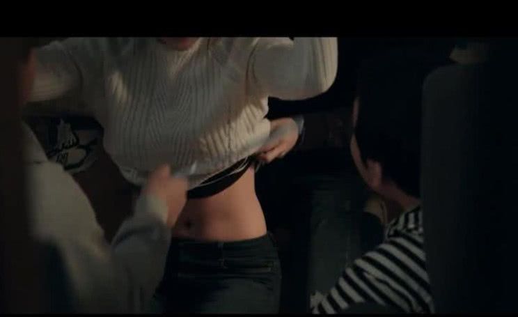 蚯蚓:少女惨遭多人凌辱跳楼自杀,脑瘫父亲暴力复仇,极其虐心!