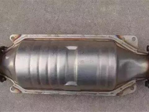 去4S店更换下来的汽车配件，一定要带走，能卖不少钱！