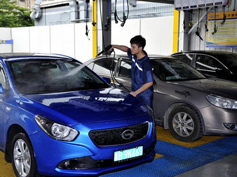 别顾着自己去美容，而忽略了车子的保养！