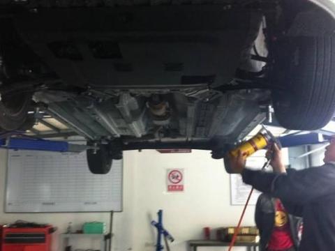 新车提回来先别急着开，只要花30元钱装个这，车子能多开十年