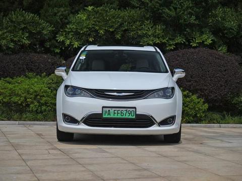 搭载V6发动机，这款MPV百公里油耗2升，价格不及埃尔法一半