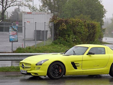 充电的AMG跑车, 奔驰只造了9台, 充满电能跑250公里