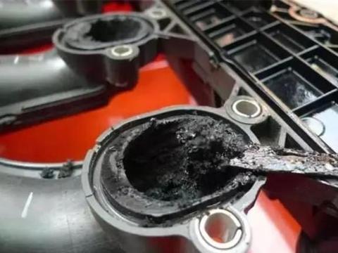 “拉高速”可以清理积碳是谬论？维修工：转变观念，先试试这招