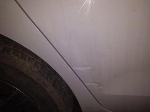 自己把新车蹭了，是自己修还是走保险？​