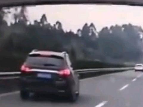 众泰SUV高速后轮脱落，日常保养车辆很重要