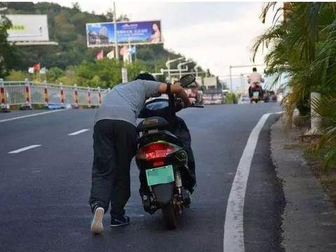 电动车不用再换电瓶了？两块钱就能让你的电瓶多用3年，方法简单