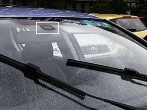 还在为雨刮器刮不干净，吱吱作响烦恼？试试这招还你清晰玻璃！