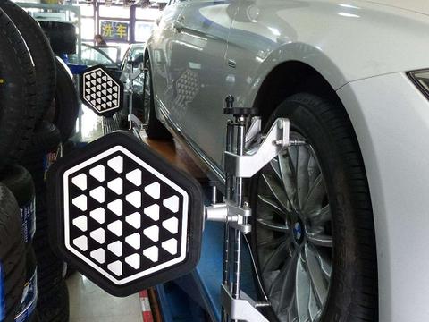 汽车保养时要做四轮定位老技师记住这个数，别再白白送钱了！