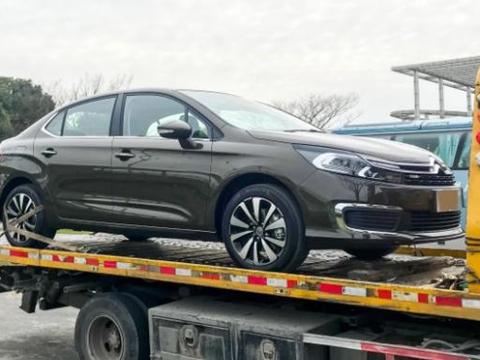 东风雪铁龙新款C4L实车图 增大尺寸液晶屏