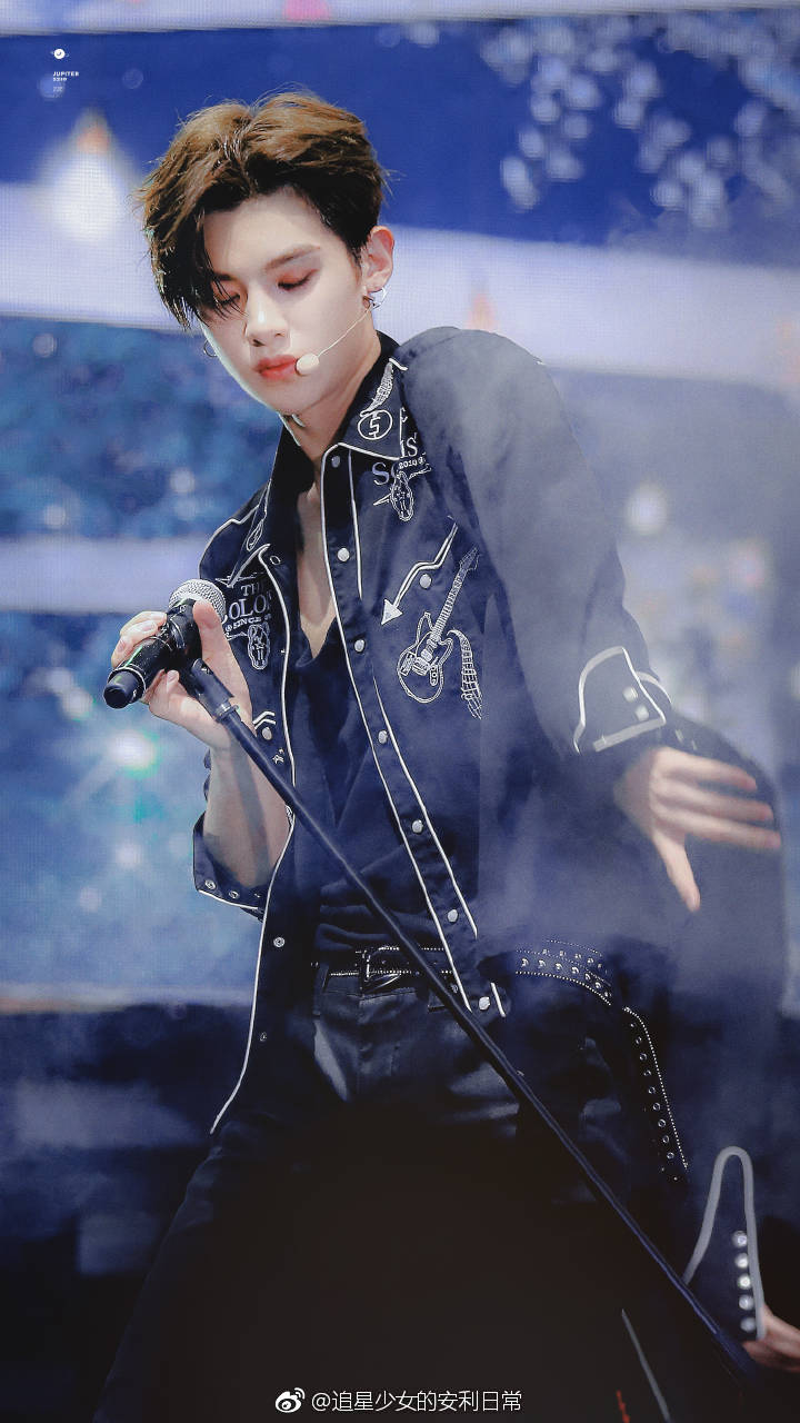 李汶翰\/毕雯珺\/易烊千玺\/灵超\/木子洋\/蔡徐坤\/吴宣仪\/黄明昊\/程潇带