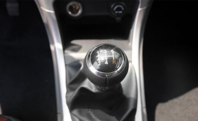 最廉价的三厢车!上市14年骂声全无,故障率低至卡罗拉,仅3.14万