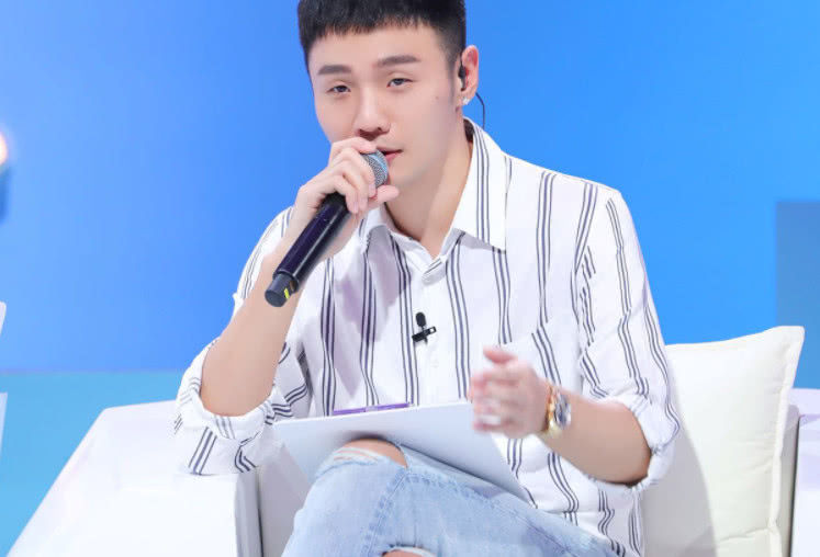 李荣浩杨丞琳秀恩爱,满满的甜蜜,分手传言不攻