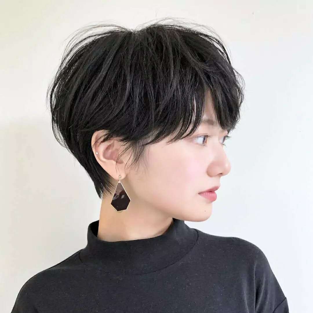 今年流行什么发型 女生短发染什么颜色显白