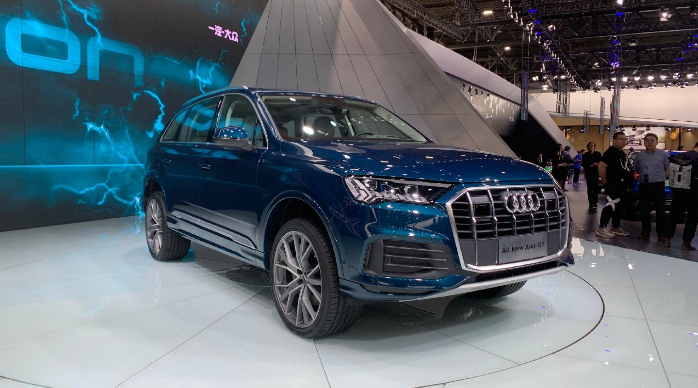在本届广州车展上，奥迪带来了中期改款的Q7