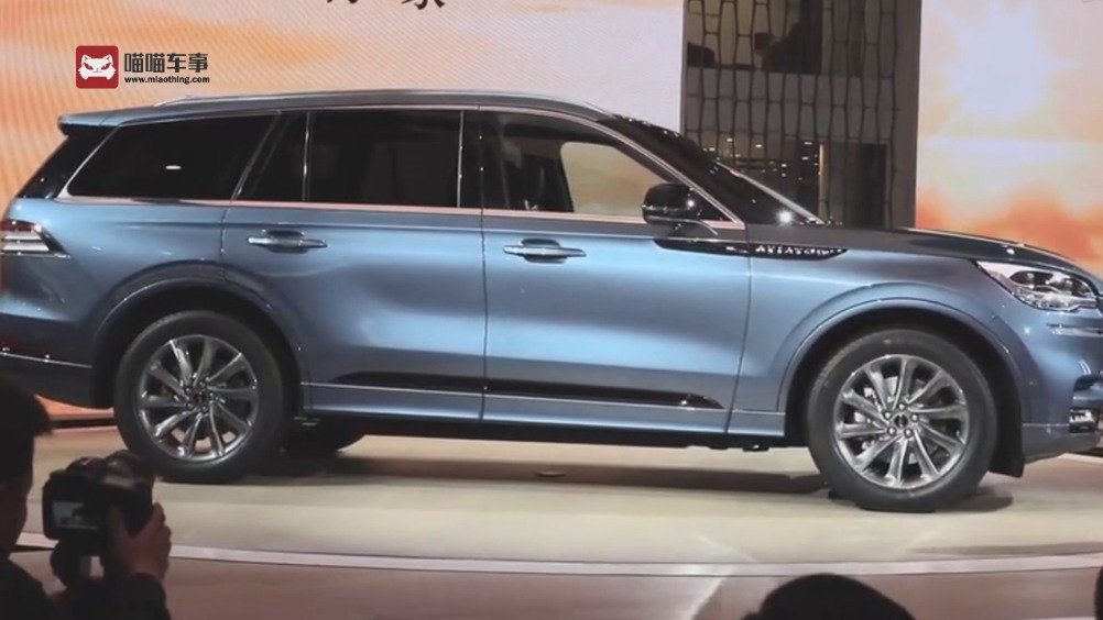 2019上海车展 林肯首款电混动7座SUV林肯飞行家  奔驰EQC 显然林肯