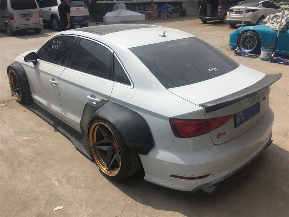 奥迪S3不仅可以扮猪吃老虎，玩起宽体姿态也一样很迷人!