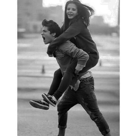 将自己的缺点和不足一览无余的展现给对方,两