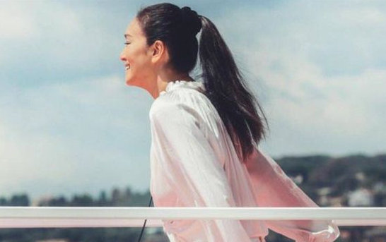 巩俐曝担心演不好登上热搜是怎么回事？