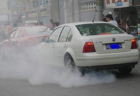 冬天汽车启动前，最好不要做这件事，不然发动机因此报废就不划算