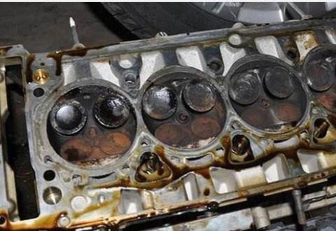 轰油门就可以清积碳你理解错了，这样做清积碳最有效