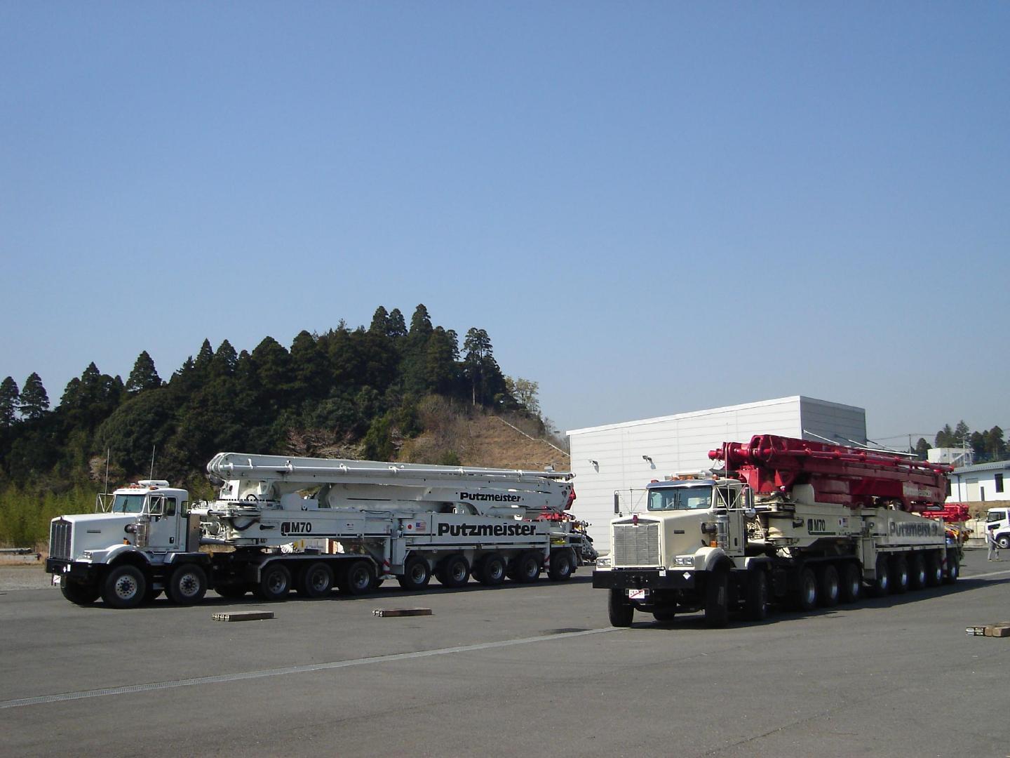 世界上第一台70米泵车,采用10桥底盘,泵送速度可达200m³/h