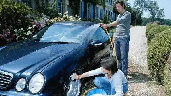 有这六招在手，再也不用担心雨季害车啦！