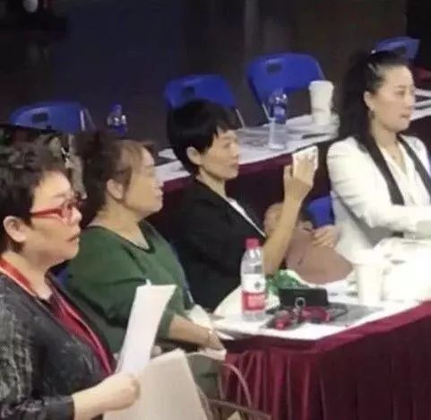 马伊琍为孩子操碎了心!文章马伊琍女儿参赛,父亲文章狂叮男舞伴 马伊琍为孩子操碎了心!文章马伊琍女儿参赛,父亲文章狂叮男舞伴