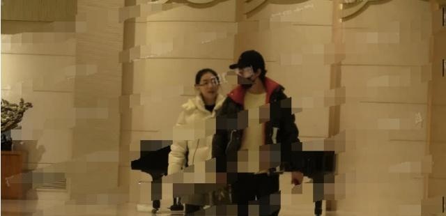 钢琴王子李云迪新恋情曝光！与清秀美女穿情侣装回家疑似同居？
