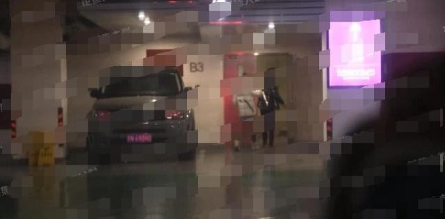 钢琴王子李云迪新恋情曝光！与清秀美女穿情侣装回家疑似同居？